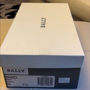 Bally navy 7.5 medium heels never worn